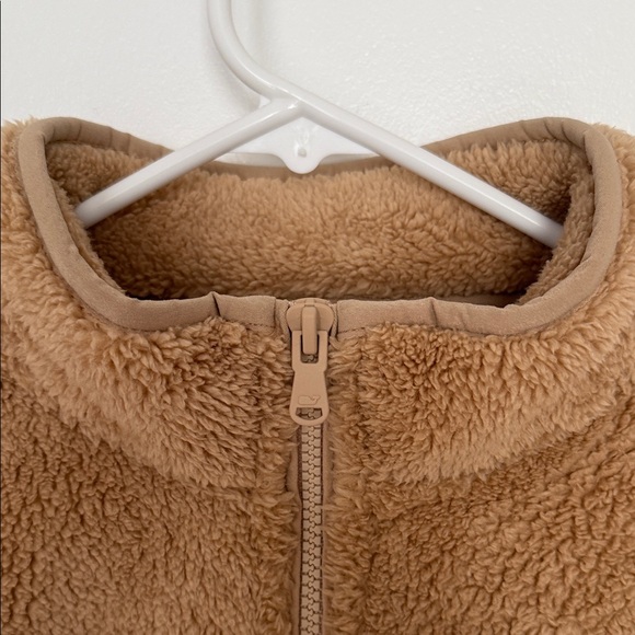 Vineyard Vines Tan Fleece quarter zip - Picture 9 of 16